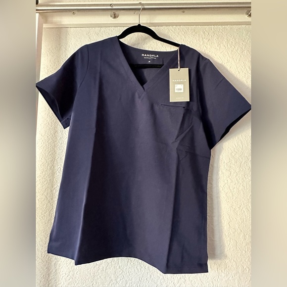 COPY - Mandala scrubs, navy blue, brand new with tags. XL top/ 2XL Jogger botto… - Picture 2 of 5